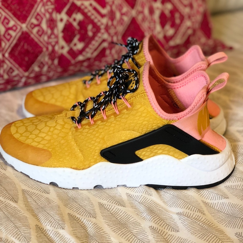 Nike huaraches Ultra